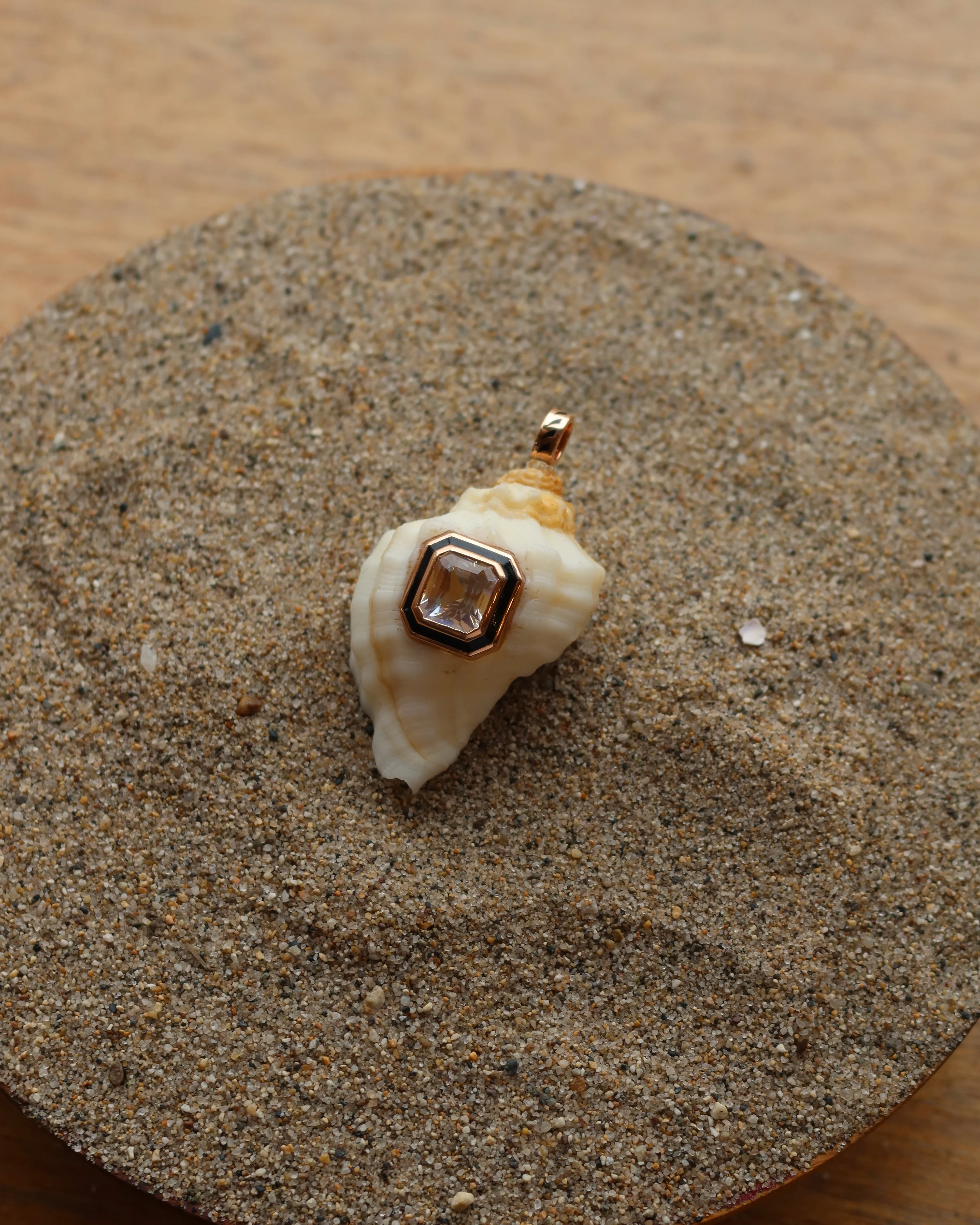 Cassis Shell With Moonstone Sz L - Image 3