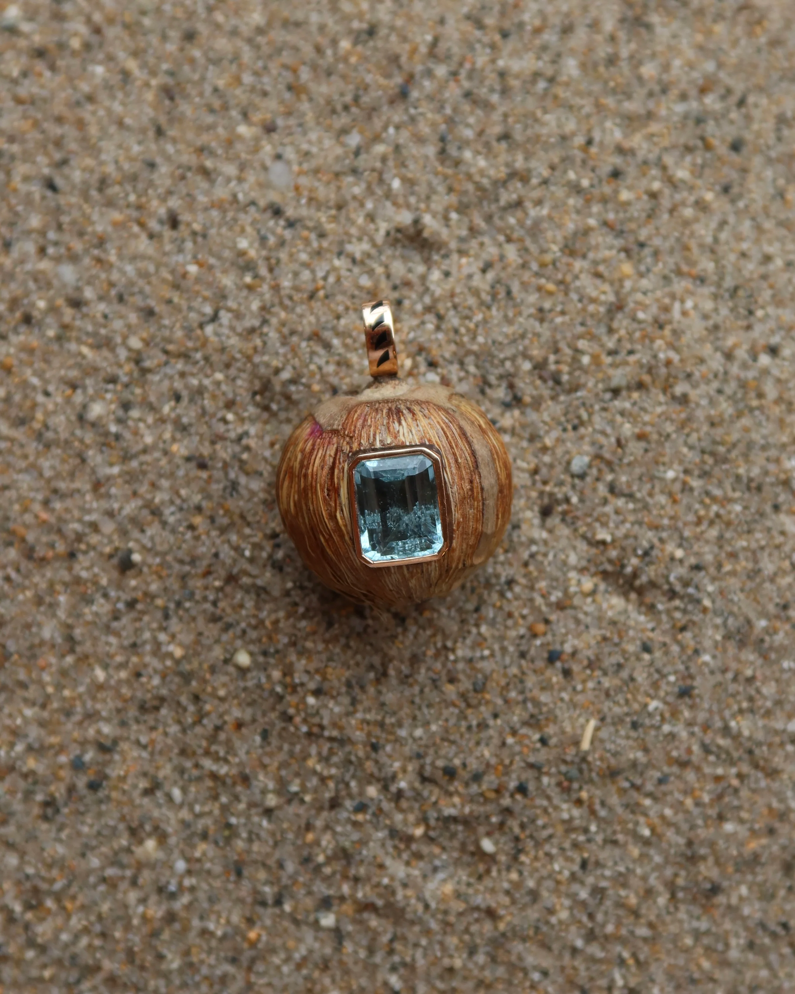 Classic Natural Coquito With Aquamarine - Image 3
