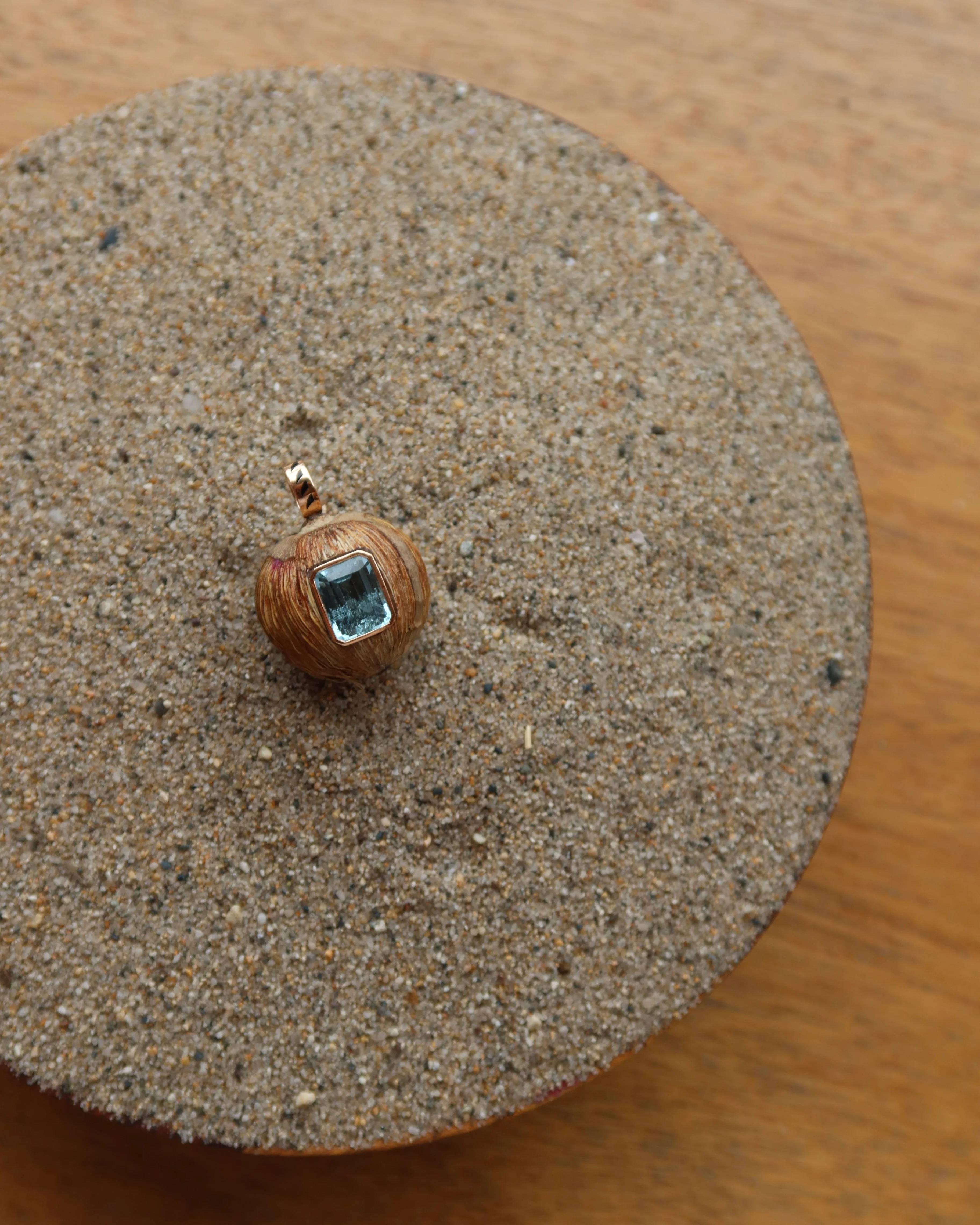 Classic Natural Coquito With Aquamarine - Image 4
