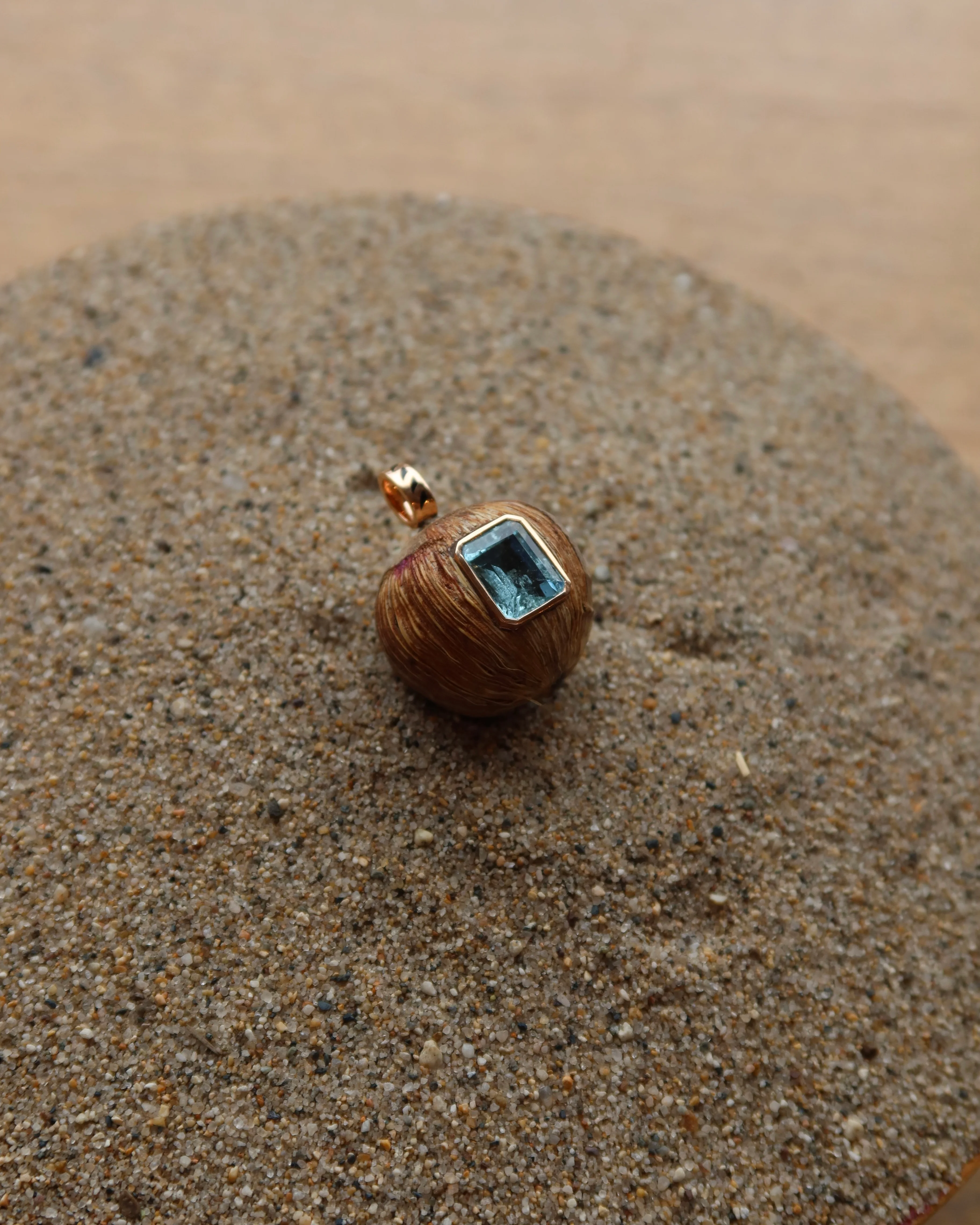 Classic Natural Coquito With Aquamarine - Image 5