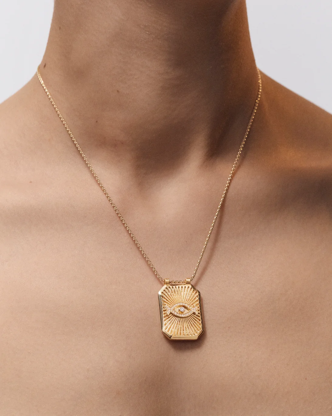 Eye Scapular | 18k Yellow Gold - Image 4