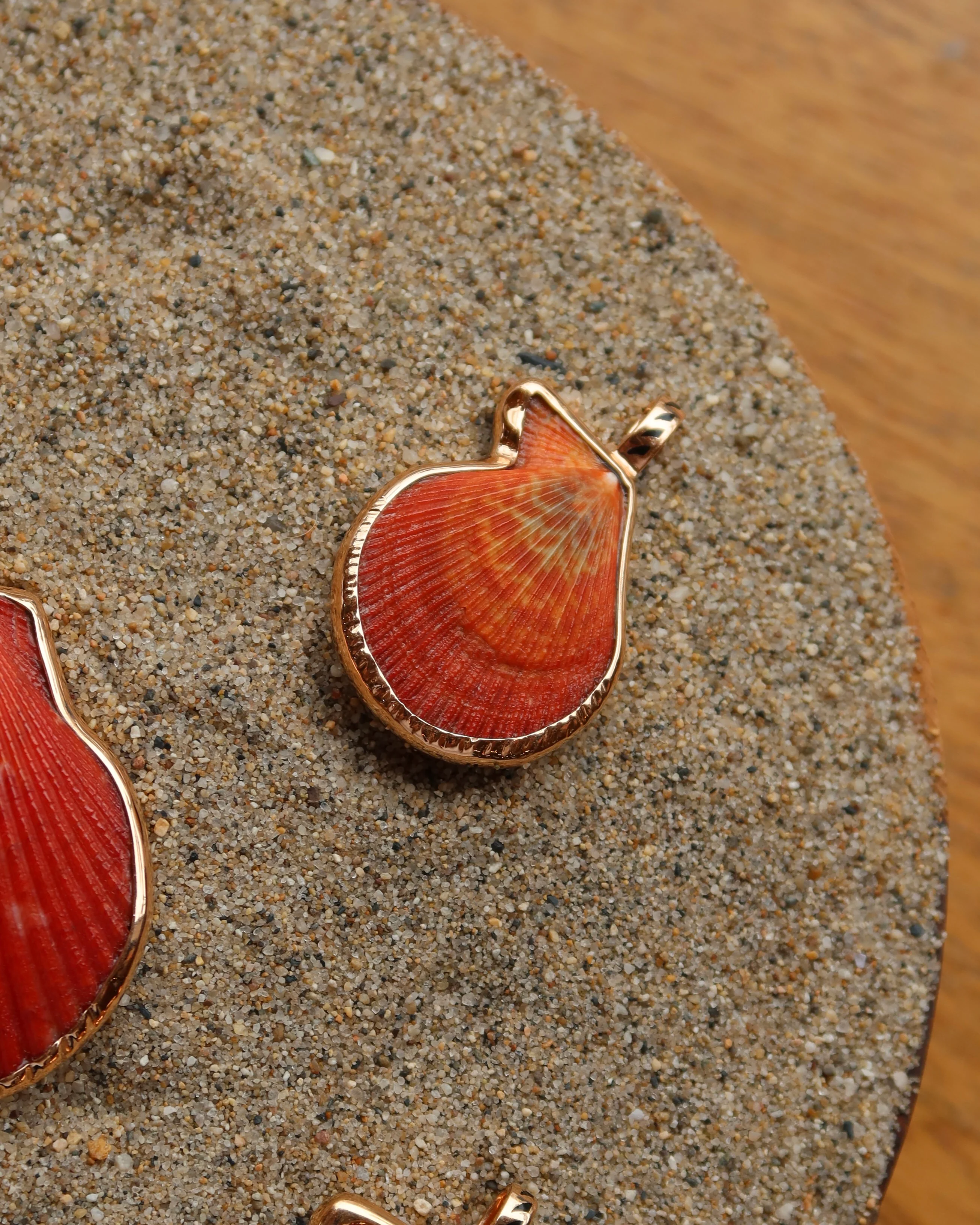 Natural Clam With Rose Gold Charm Sz S - Image 2