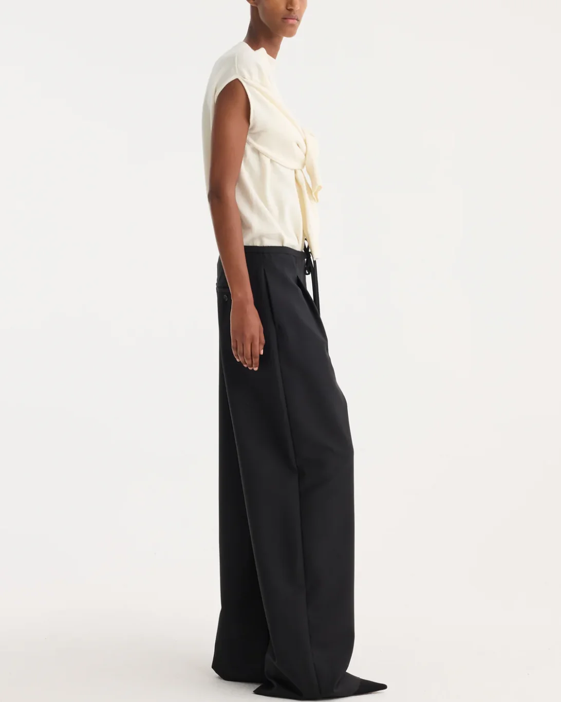 Relaxed Drawstring Trouser | Black - Image 3