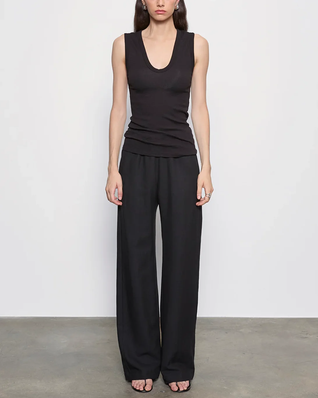 Textured Rib Sleeveless V | Black